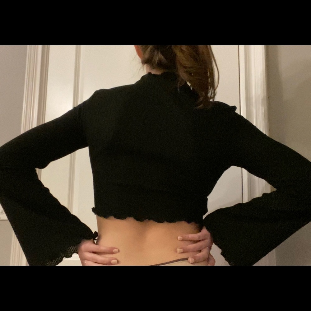 shein bell sleeves tight cropped black top